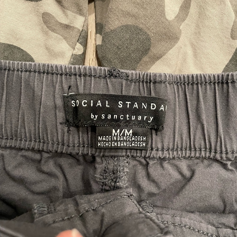 Pair of 2 Women's Social Standard Grey and Camouflage Cargo Shorts - size medium - Picture 3 of 3